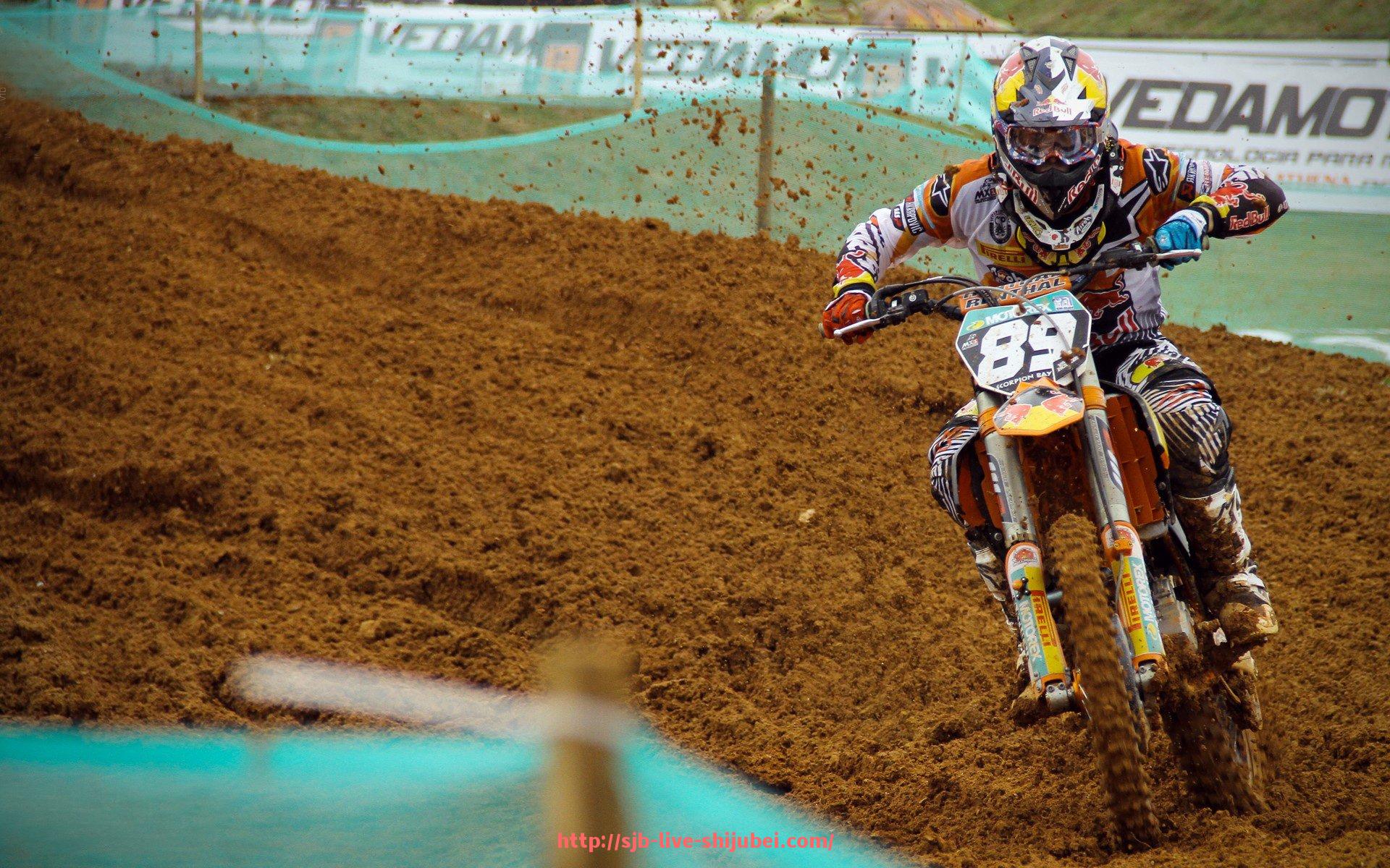 世俱杯直播-博格坎普欧冠比赛经典片段及战术分析